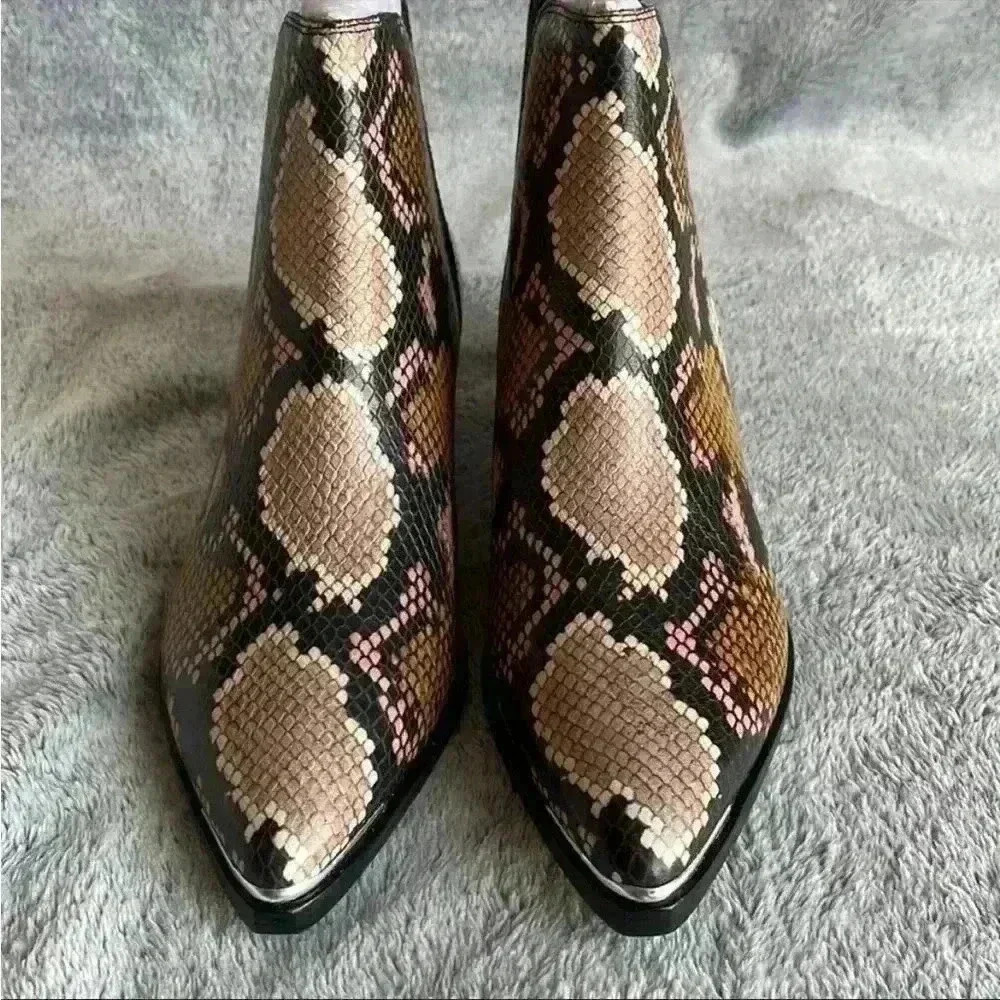 Marc Fisher Yale Chelsea Boot in Snake Embossed Size 5.5 NIB - Picture 9 of 12